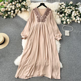 High-End Fat Mm Large-Size Women's New Embroidery V-Neck Loose Long National Style Holiday Dress 0515