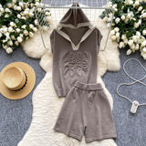 European Fashion Set Women's Summer Design Three-Dimensional Relief Hooded Sleeveless Knitted Tops High Waist Broad Leg Shorts