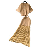 Light-Cooked Two-Piece Skirt 2025 Summer High-End Short-Sleeved Knitted Top High-Waisted Splicing 100-Folded Skirt