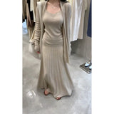 In The Autumn Of 2025, The New Women's Long-Sleeved Knitted Cardigan Is Hoisted With A High-Rise Half-Body Skirt.